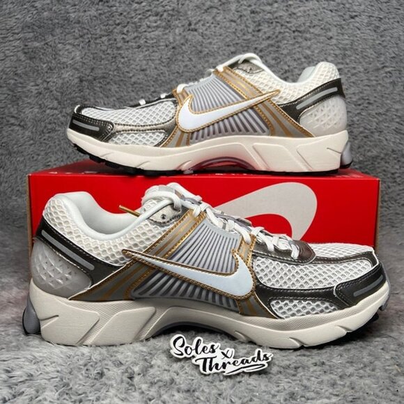 Nike Zoom Vomero 5 Platinum Metallic Gold White Size 11.5 Men Sneakers - Picture 2 of 9